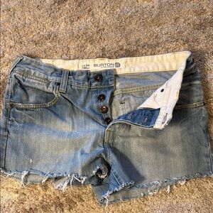 🍍Burton bottom fly jean shorts🍍Sz 35R🍍18” waist🍍3” inseam🍍6” rise🍍